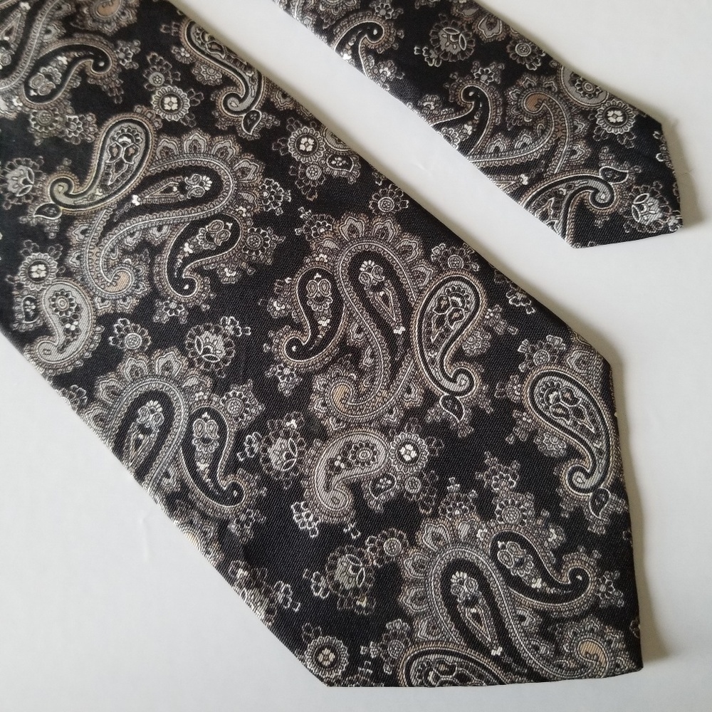 Hastings Bay Men's Black Gray Paisley Tie